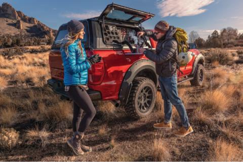 Tacoma Truck Bed Cap SmartCapEVOa Adventure Matte Black For 16-23 Toyota Tacoma 5 Foot Short Bed SmartCap