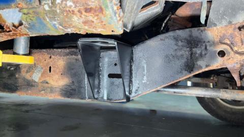 Rust Buster 1988-1998 Chevy & GMC C/K 1500/2500 Mid Cab Mount (Small) RB7310