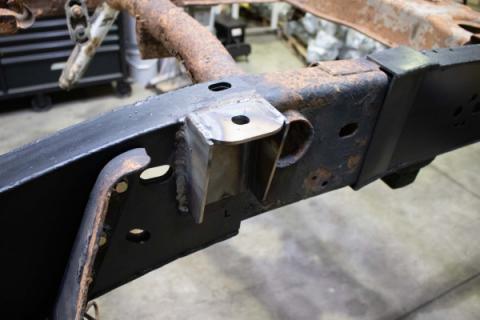 Center Bed Mount For 2001-2010 GM Pickups Rust Buster