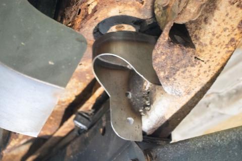 Center Rear Body Frame Mount For Avalanche/Suburban/Yukon Rust Buster Frameworks