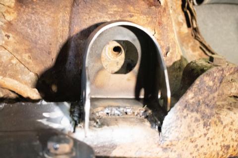 Center Rear Body Frame Mount For Avalanche/Suburban/Yukon Rust Buster Frameworks
