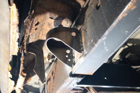 Center Body Frame Mount For Avalanche/Suburban/Yukon Rust Buster Frameworks