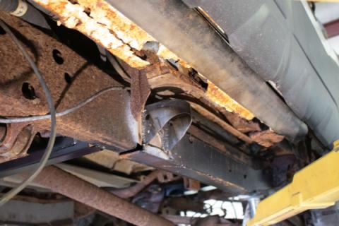 Center Body Frame Mount For Avalanche/Suburban/Yukon Rust Buster Frameworks