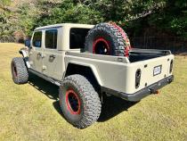 Universal Bed Mounted Tire Carrier Motobilt