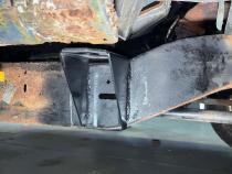 Rust Buster 1988-1998 Chevy &amp;amp; GMC C/K 1500/2500 Mid Cab Mount (Small) RB7310